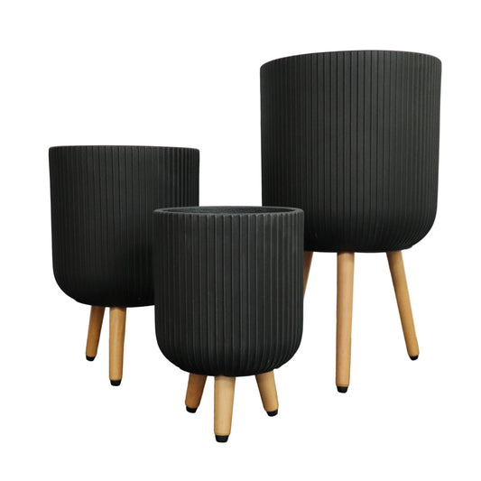 Tripod Planters
Pots with legs